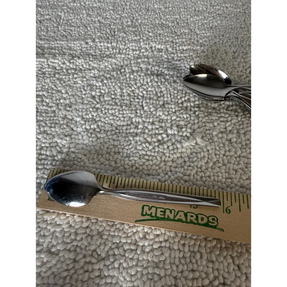 WM Rogers‎ Mfg Co Stainless USA Grapefruit Spoons Set of 8 Serrated Edge